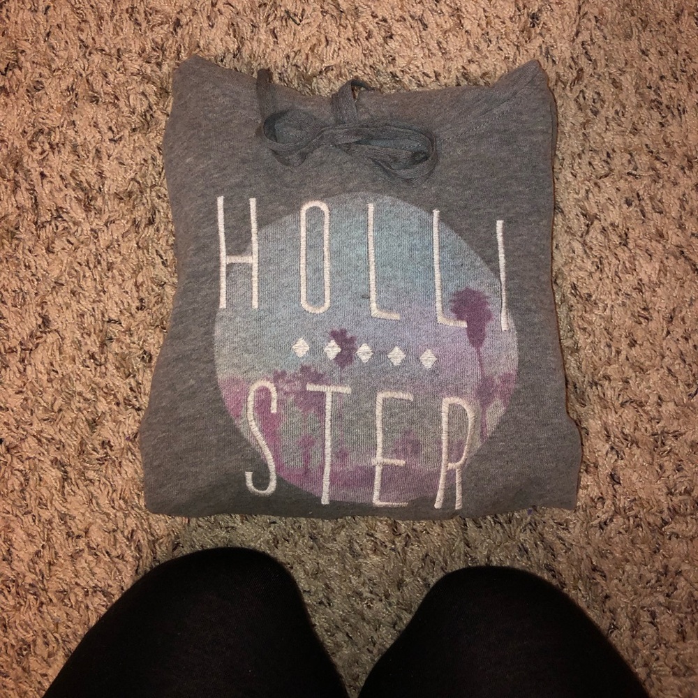 Gray Hollister sweatshirt